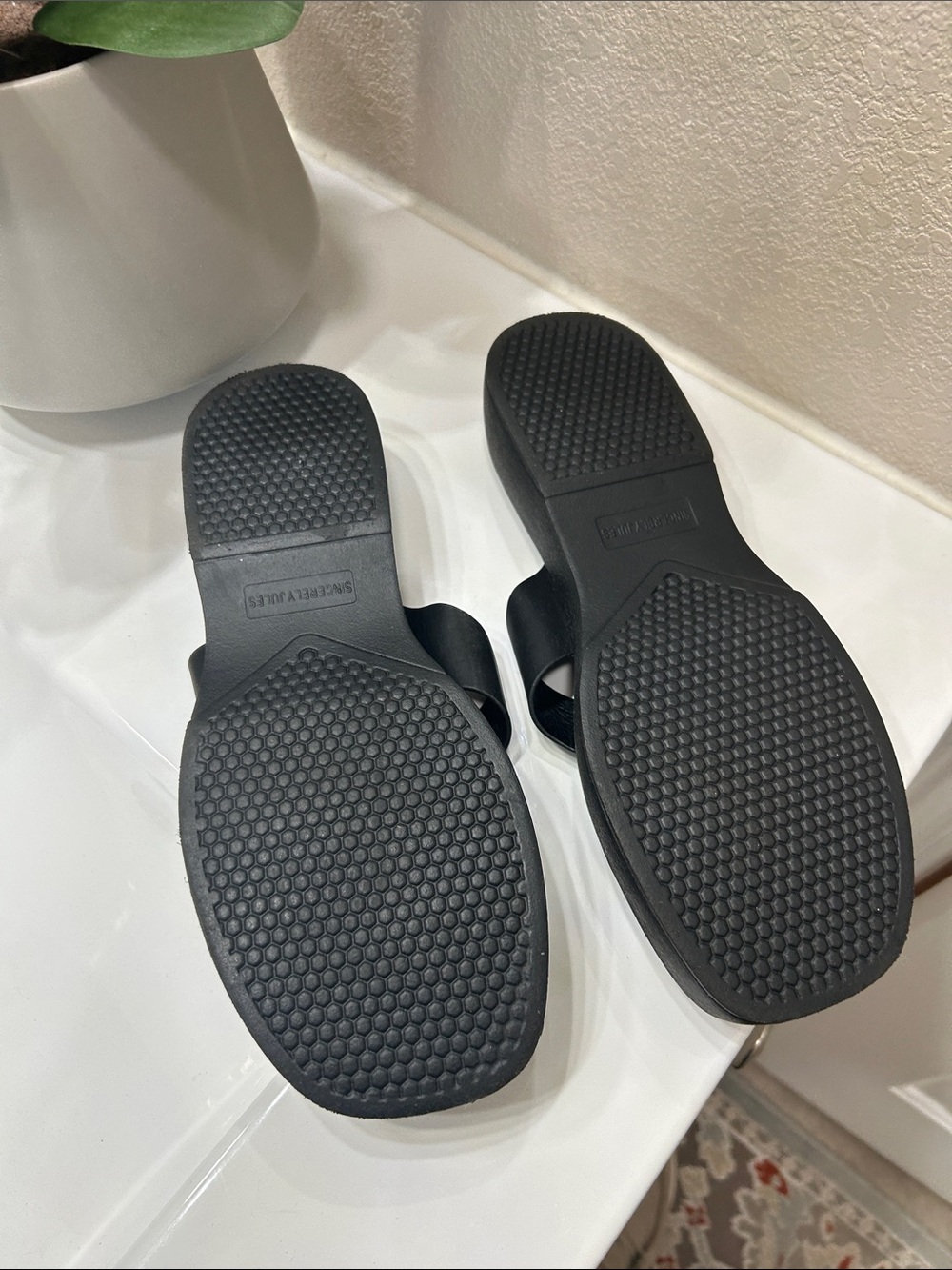 Sincerly Jules Black Platform Crossover Thong Sandals - Picture 3 of 5